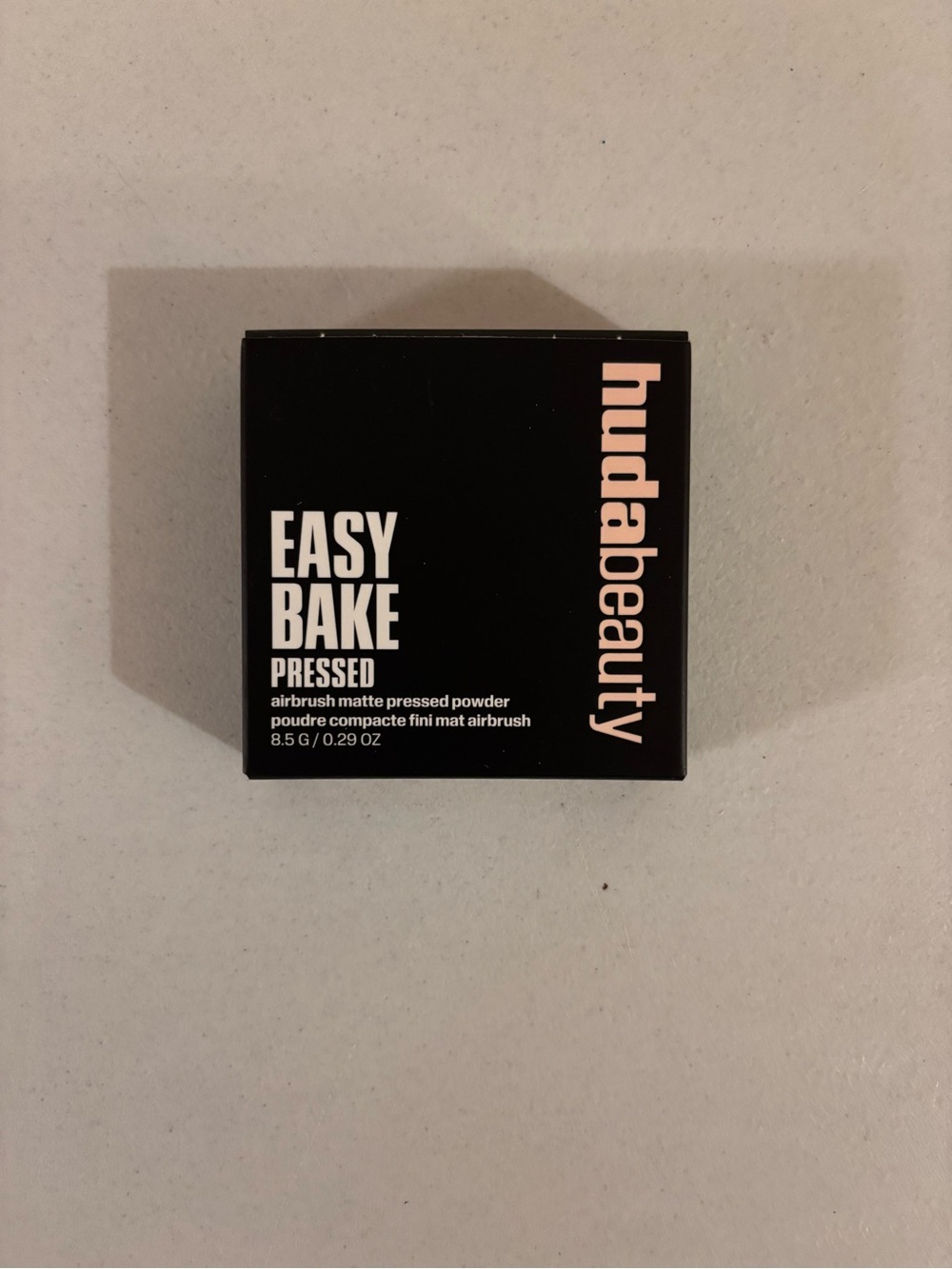 HUDA BEAUTY Easy Bake Pressed Powder